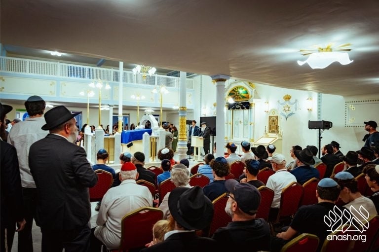Historic Budapest Shul Reopens as First Teen-Run Shul